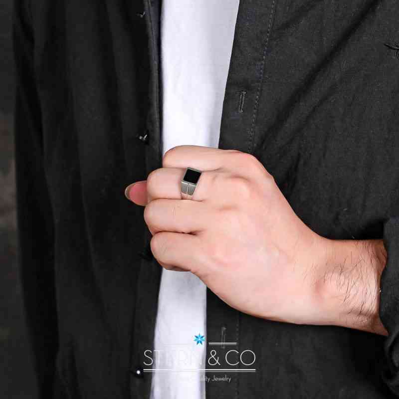 טבעת חותם שחורה לגבר מכסף 925 עם אבן אוניקס