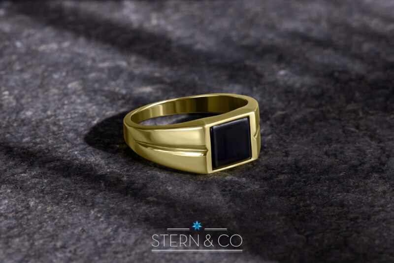 טבעת זהב 14 קראט עם אבן אוניקס