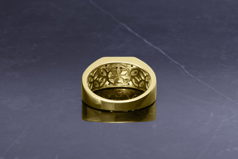 טבעת זהב 14 קראט עם אבן אוניקס